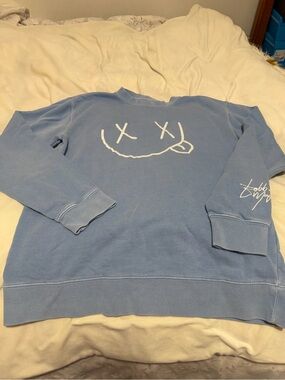 Independent Trading Graphic Crewneck Happy face Sweatshirt Women’s Medium